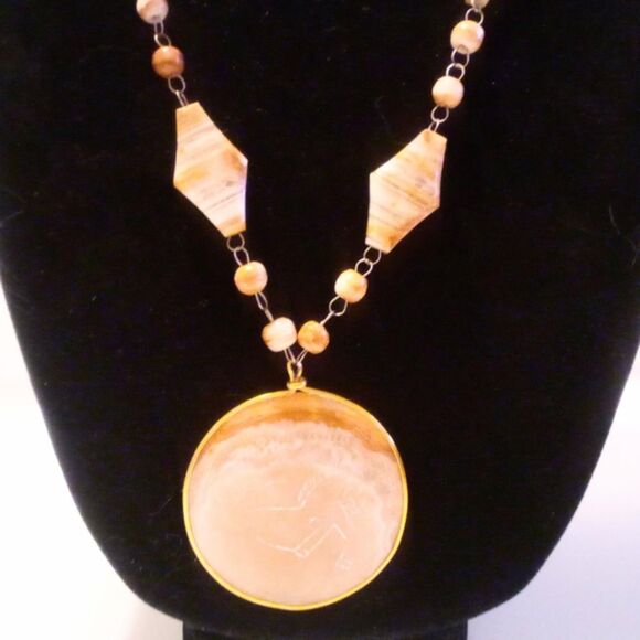 Vintage Mexican Agate Etched Pendant Necklace - Picture 2 of 6